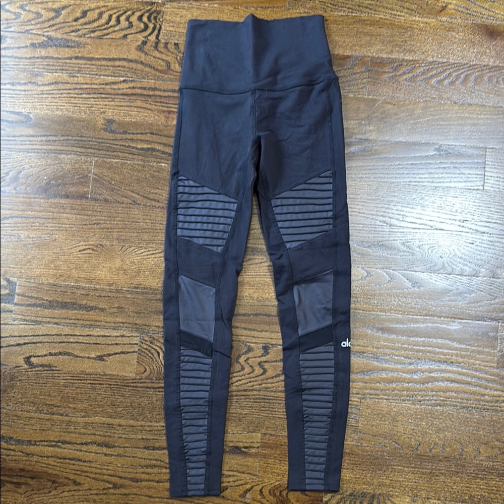ALO Yoga Black Leggings with Gray Accents